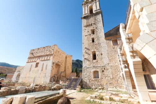 Campanario y fachada oriental de la sala capitular del monasterio de la Valldigna